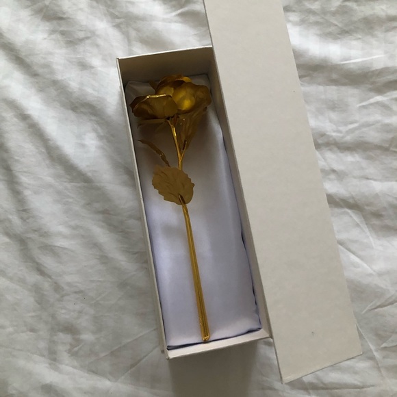 Golden Foil Rose - Picture 1 of 5